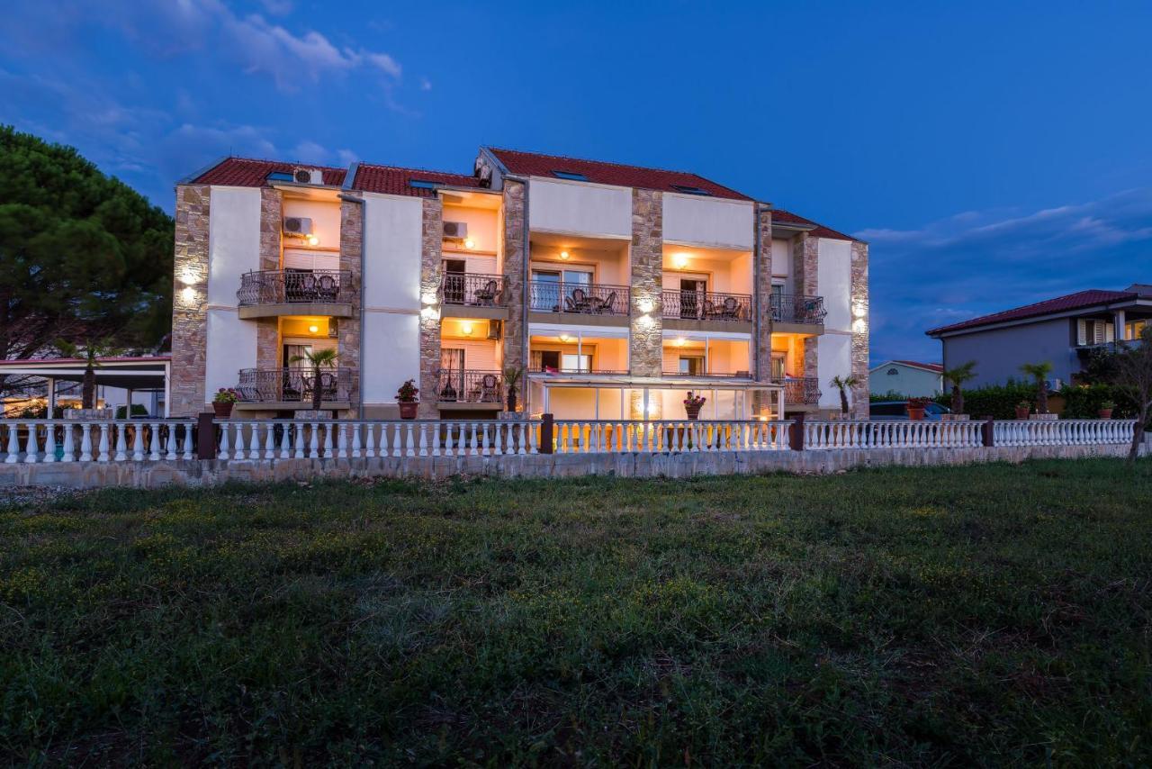 Apartments Bozana ザトン エクステリア 写真
